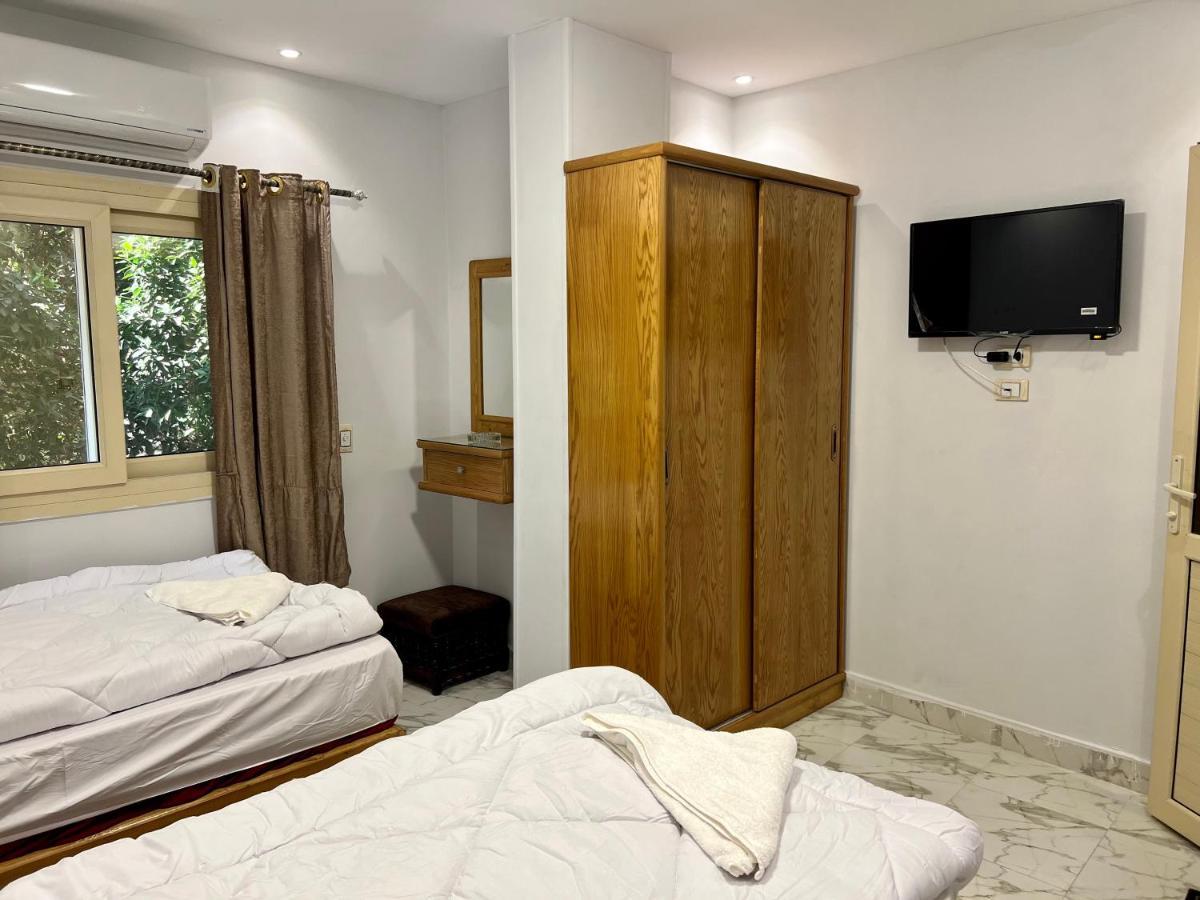 Life Pyramids Hostel Kafrat al Jabal