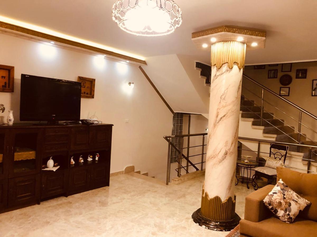 Lovely 5- Bedroom With Overflow Pool With Garden At Oasis