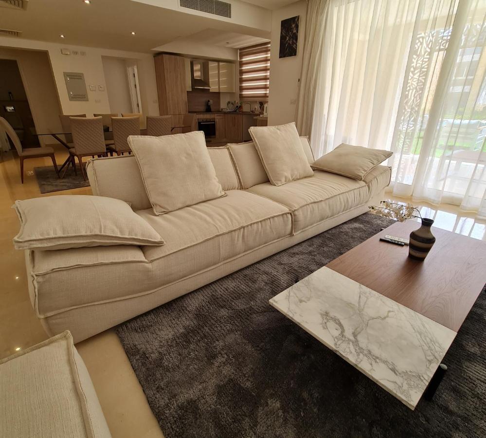 Ollystays Mangroovy Seaview 3br And Pool Free Access Apartment