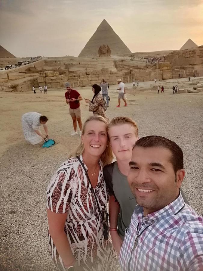 Rihana Pyramids * Nazlet el-Sisi