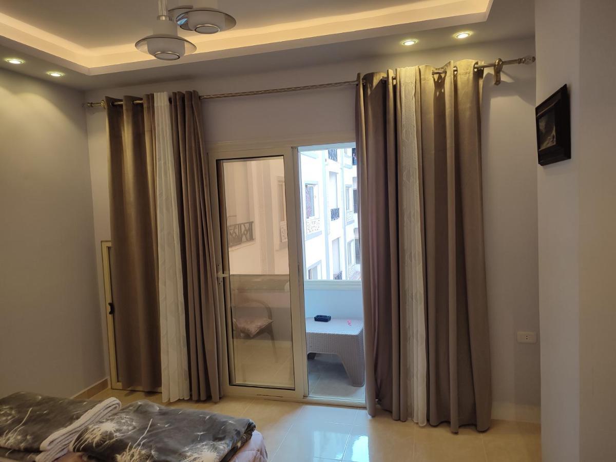 Sheraton Plaza Compound, 214 *