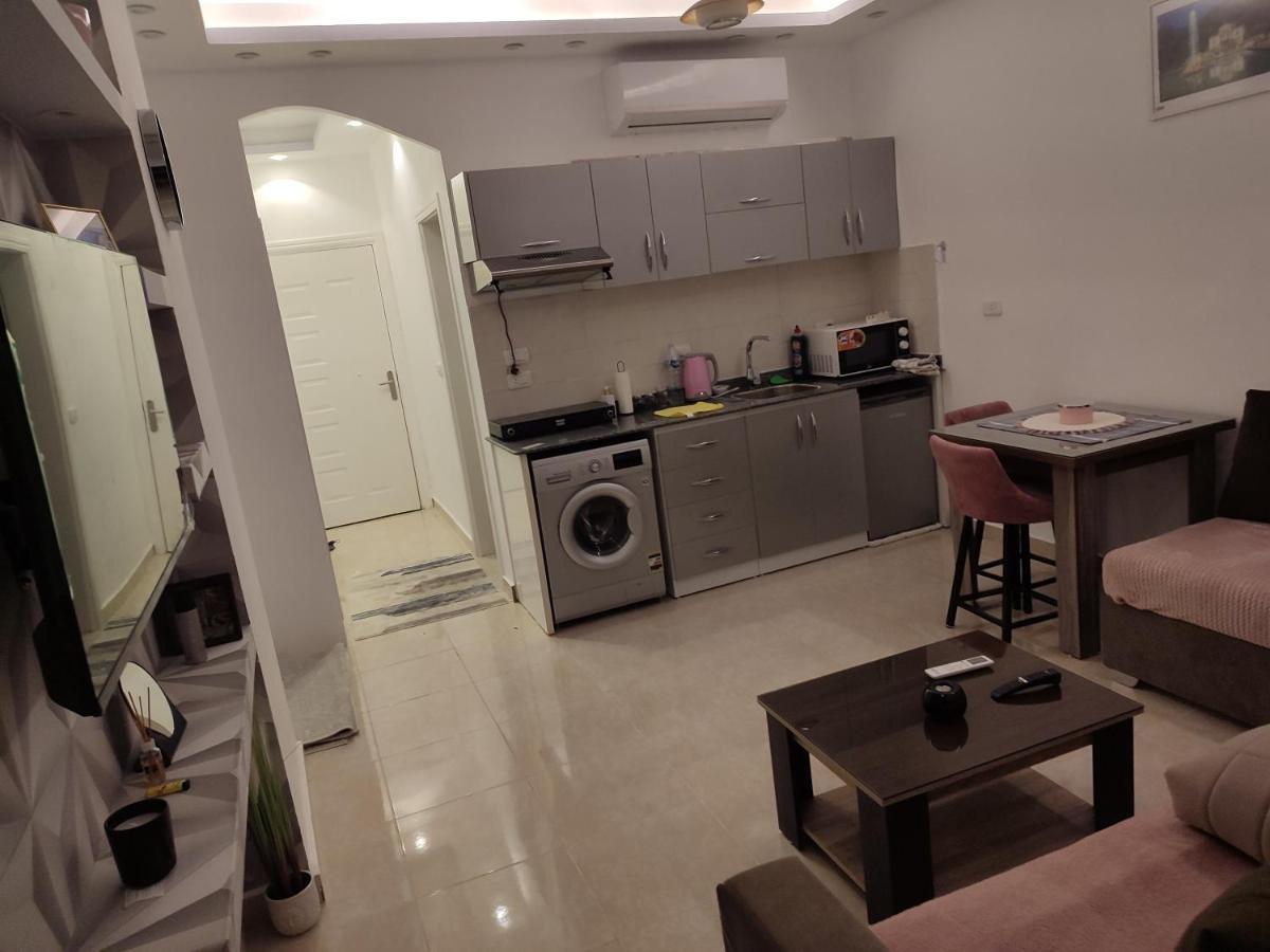 Sheraton Plaza Compound, 214 *