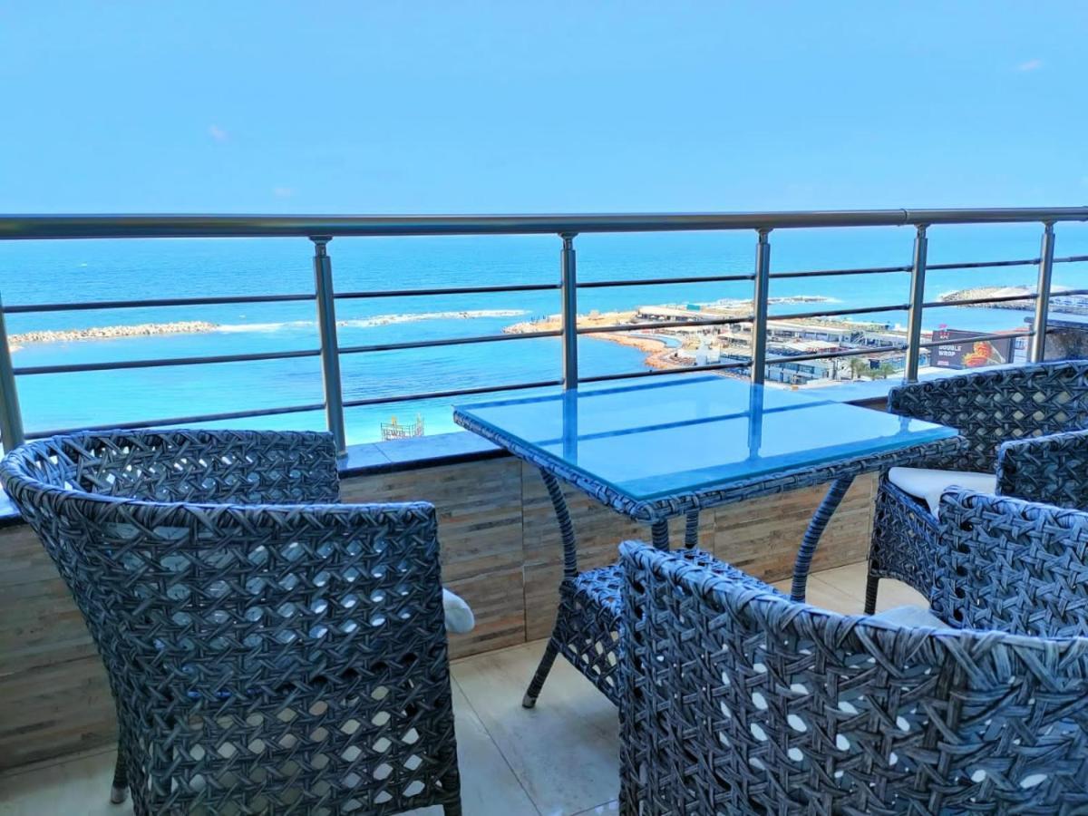 Apartment Square - Brand New Luxury With Stunning Sea View *