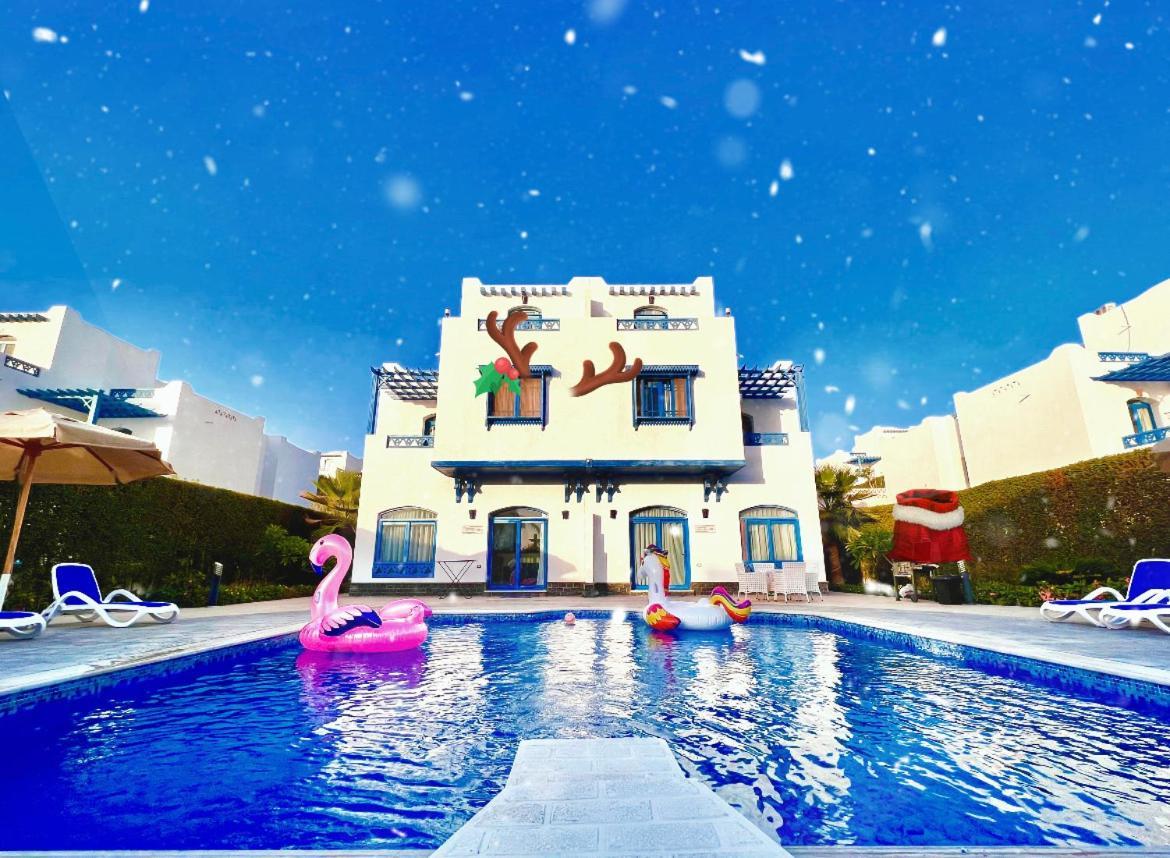 Luxury With Pool In *