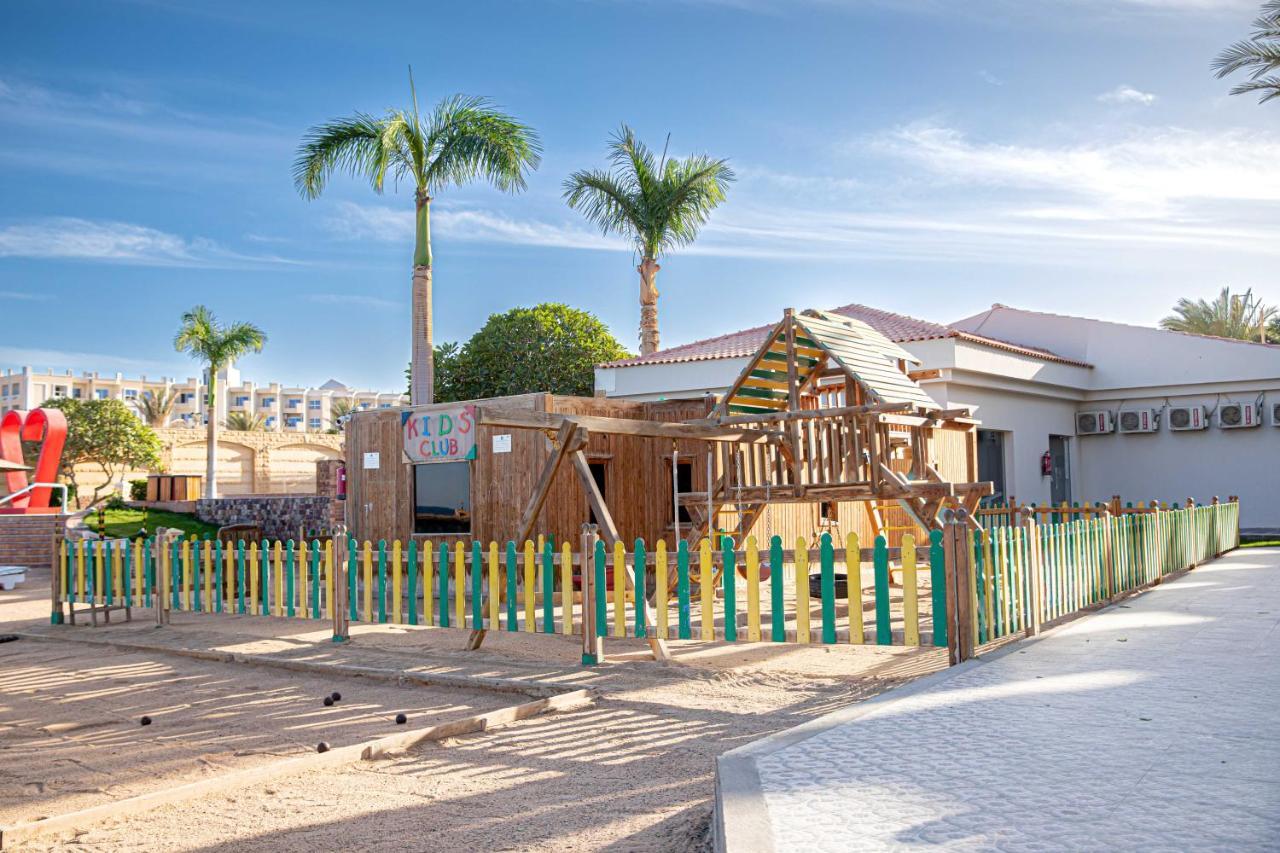 Palm Families And Couples Only 4*