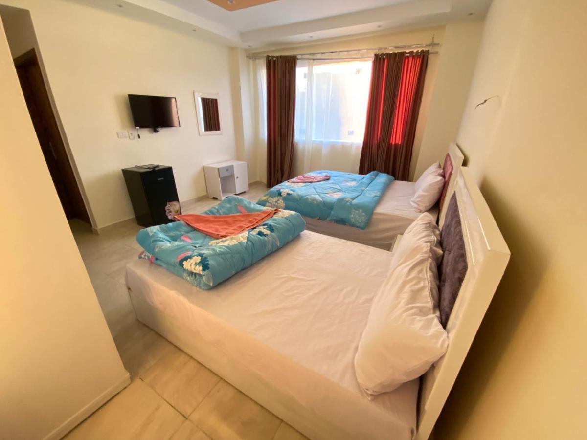 Queen Isis Pyramids View Hotel *