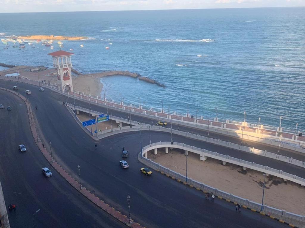 Zamzm Panoramic Sea View Family Flat - Beachfront Apartment