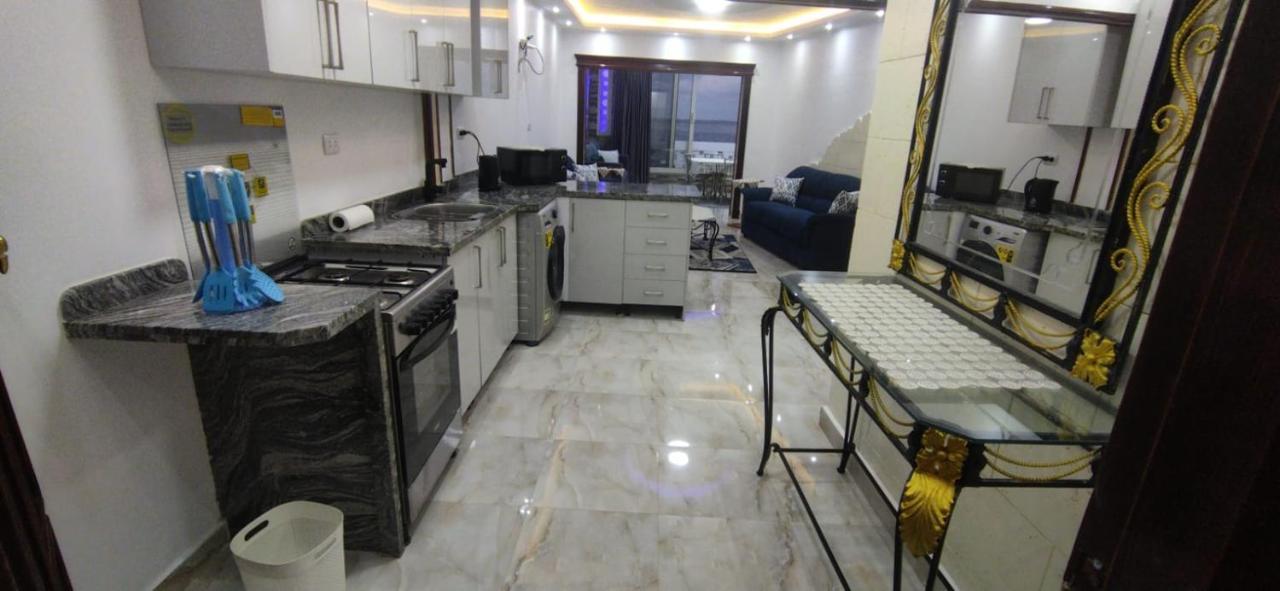 Renovated Super Lux Direct Sea View 2 Bed Al Mamourah الترا لوكس شاطىء المعموره دور اول على البحر مباشره مع كارنيهات الدخول طوال السنه و الشاطىء الخاص من اول مايو لنهايه اكتوبر للعائلات فقط Apartament *
