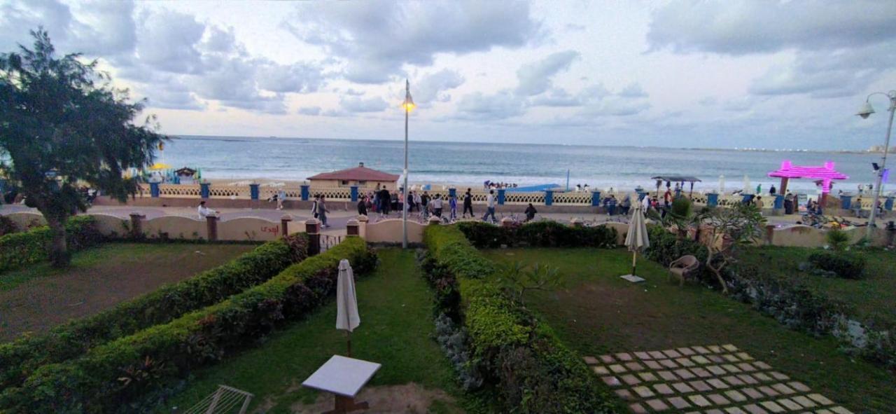Renovated Super Lux Direct Sea View 2 Bed Al Mamourah الترا لوكس شاطىء المعموره دور اول على البحر مباشره مع كارنيهات الدخول طوال السنه و الشاطىء الخاص من اول مايو لنهايه اكتوبر للعائلات فقط