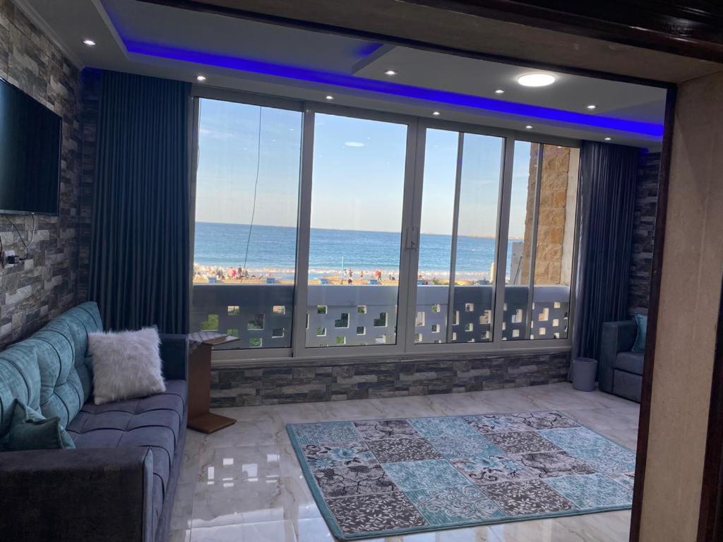Renovated Super Lux Direct Sea View 2 Bed Al Mamourah الترا لوكس شاطىء المعموره دور اول على البحر مباشره مع كارنيهات الدخول طوال السنه و الشاطىء الخاص من اول مايو لنهايه اكتوبر للعائلات فقط Alexandria