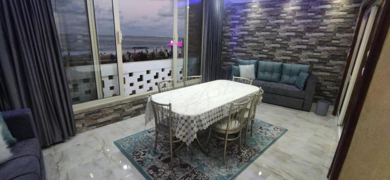 Renovated Super Lux Direct Sea View 2 Bed Al Mamourah الترا لوكس شاطىء المعموره دور اول على البحر مباشره مع كارنيهات الدخول طوال السنه و الشاطىء الخاص من اول مايو لنهايه اكتوبر للعائلات فقط