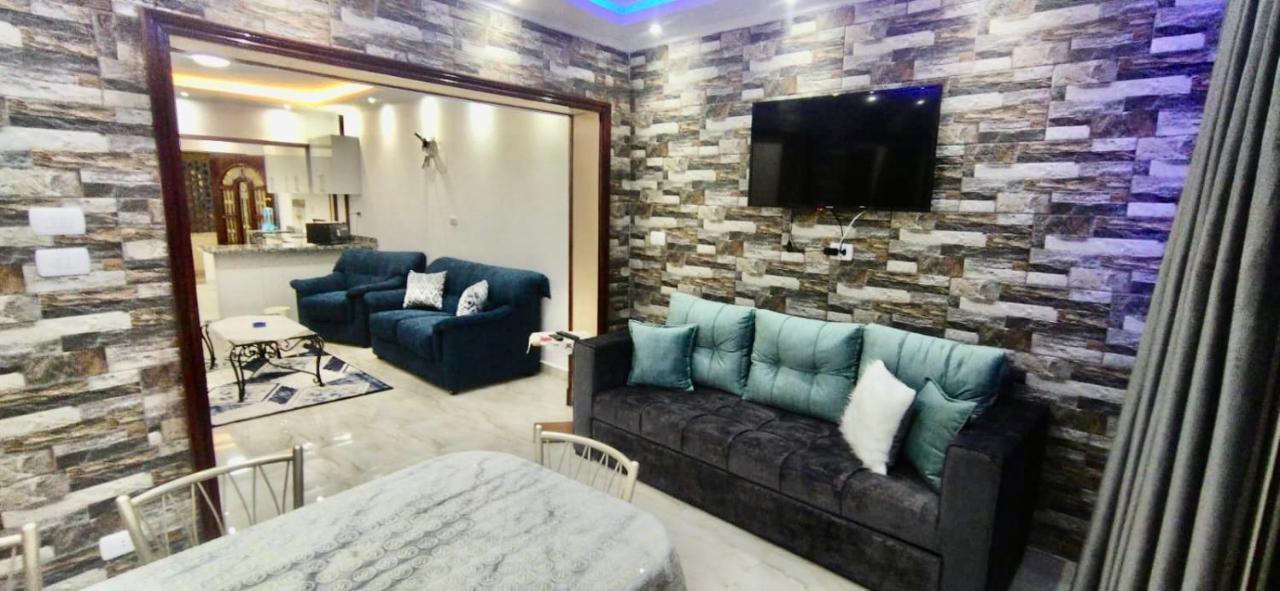 Renovated Super Lux Direct Sea View 2 Bed Al Mamourah الترا لوكس شاطىء المعموره دور اول على البحر مباشره مع كارنيهات الدخول طوال السنه و الشاطىء الخاص من اول مايو لنهايه اكتوبر للعائلات فقط Apartament