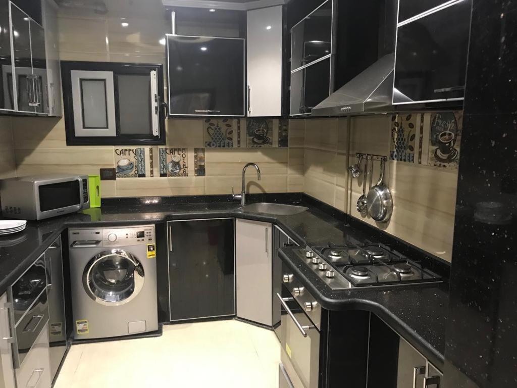 Apartment Square - Brand New Luxury With Stunning Sea View