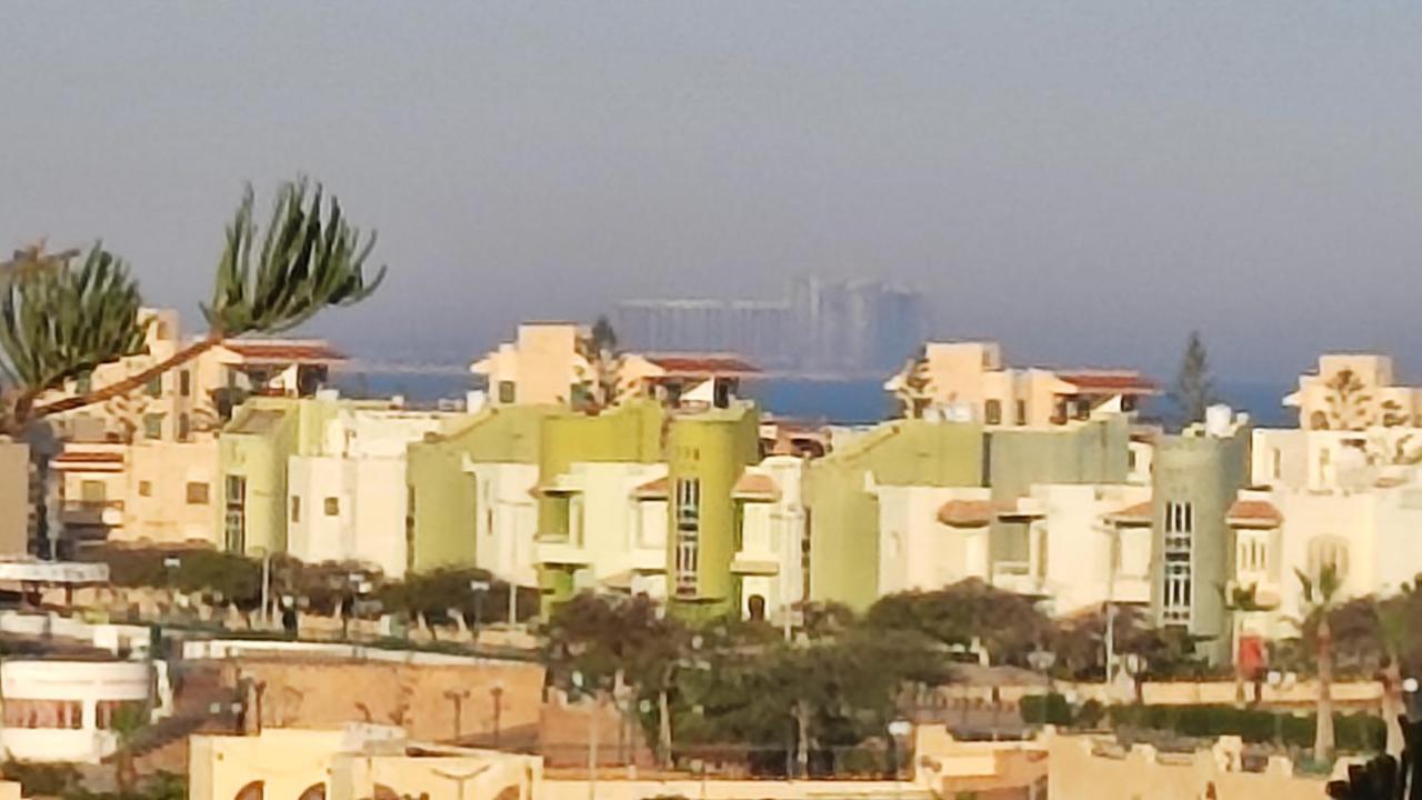Green Beach Apartment *