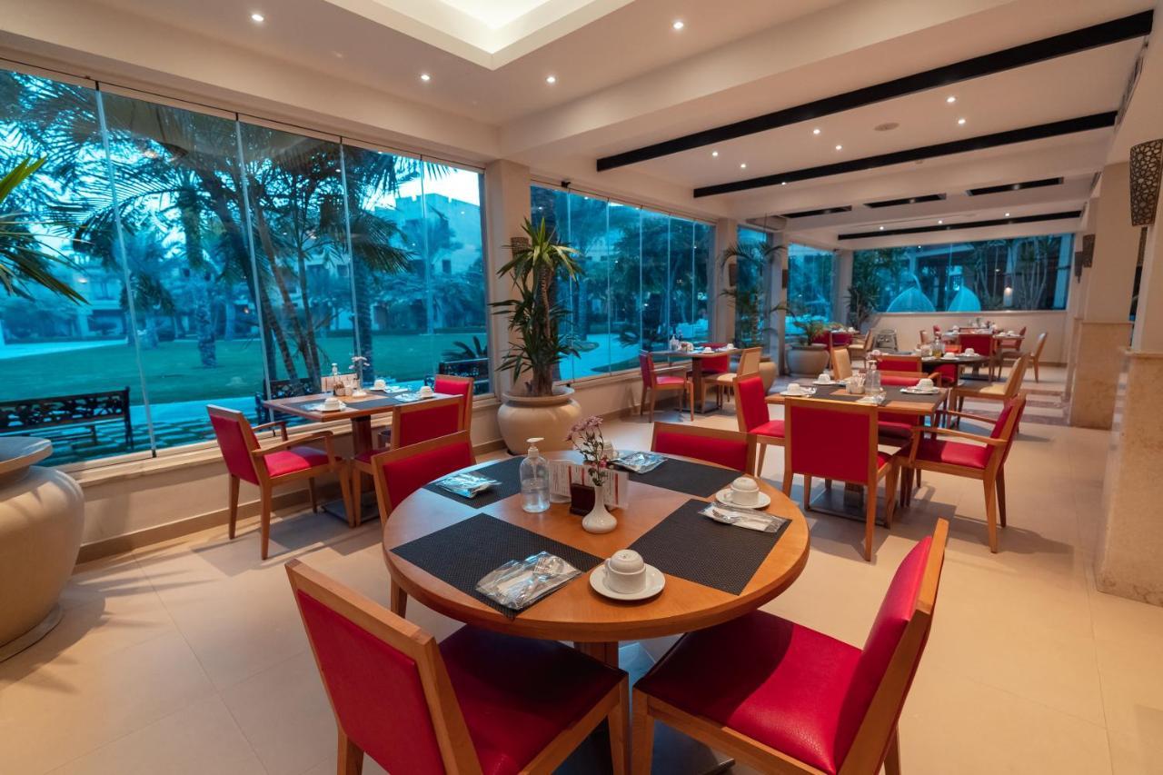 Hotel Swiss Pyramids Golf 5*