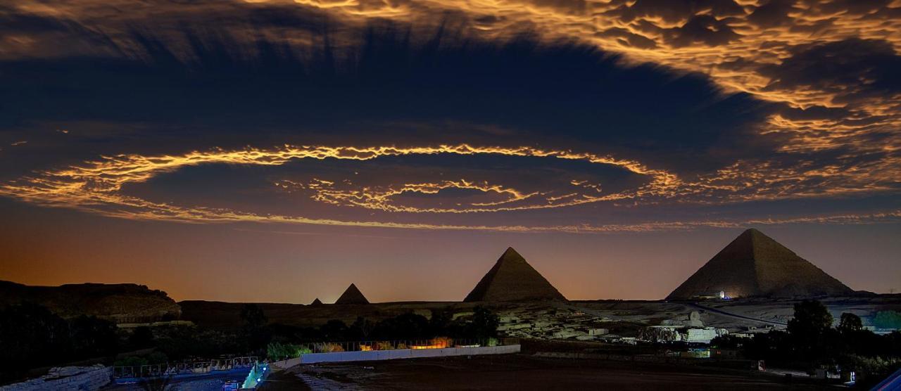 Hotel Tut Pyramids View