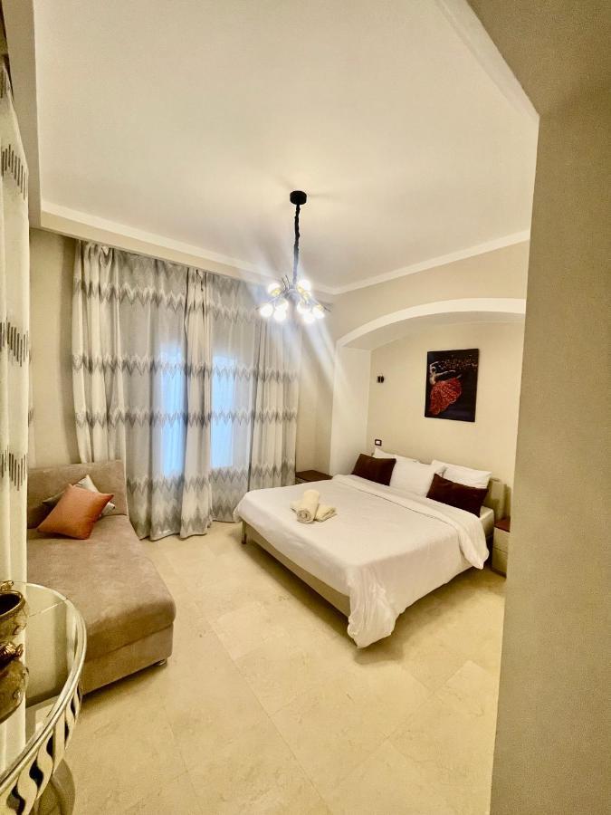 Y 140 Wast Golf Heated Private Pool