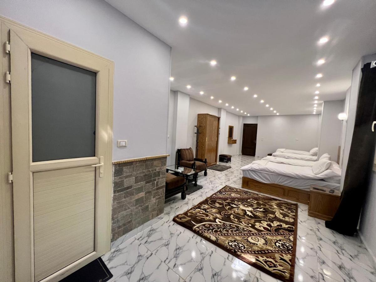 Life Pyramids Hostel *