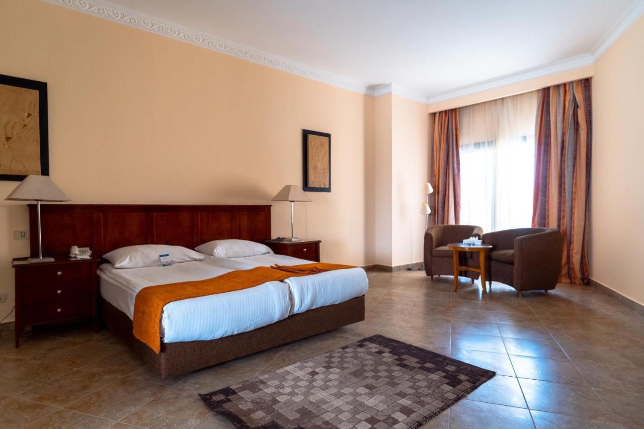 Hotel Swiss Plaza 4*