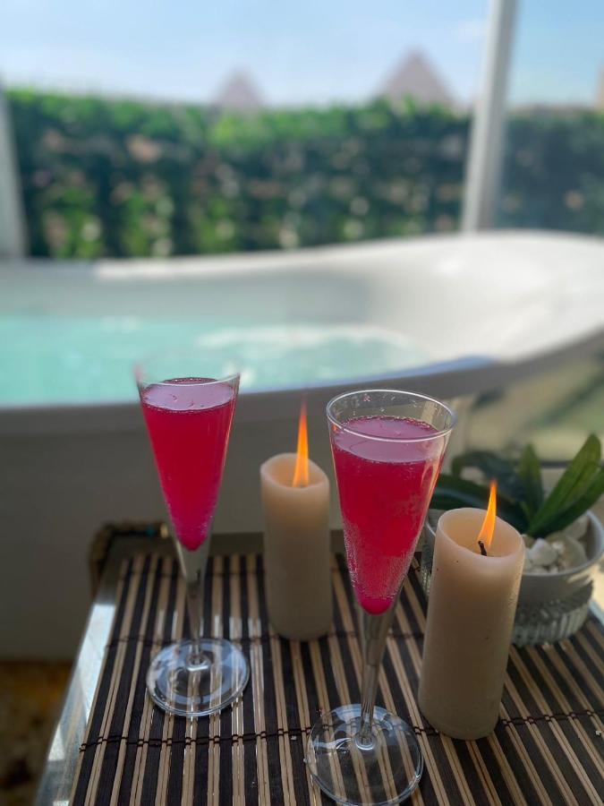 Jacuzzi Pyramids View Apartment Cairo