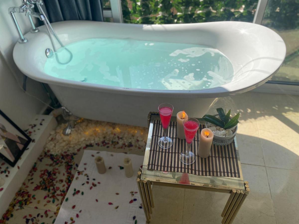 Apartment Jacuzzi Pyramids View *