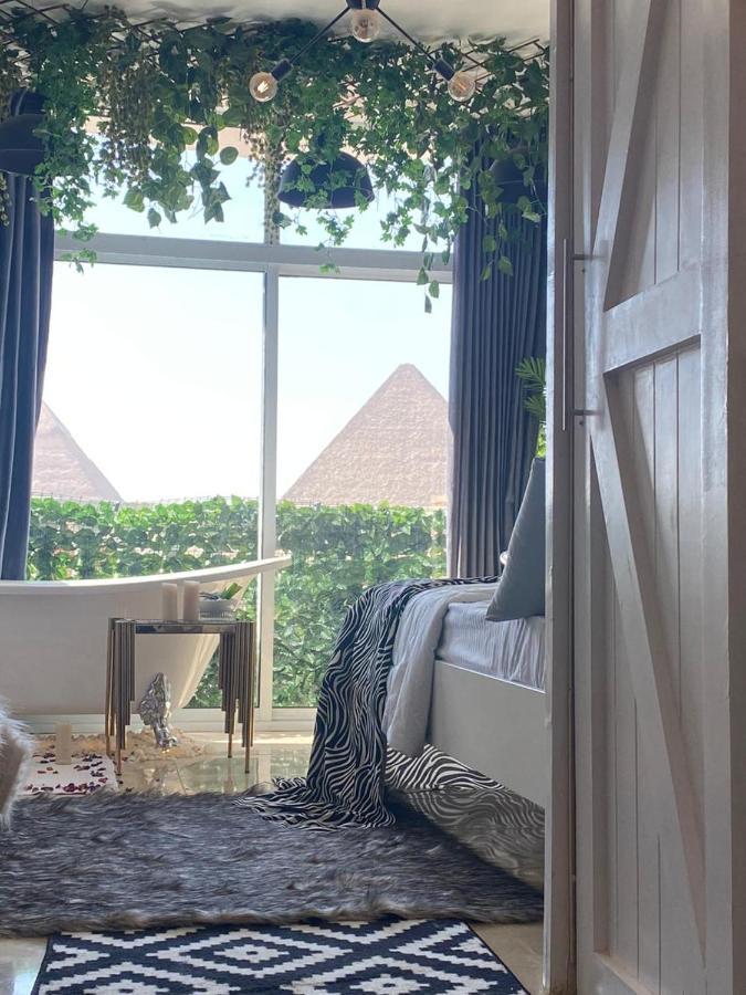 Jacuzzi Pyramids View *