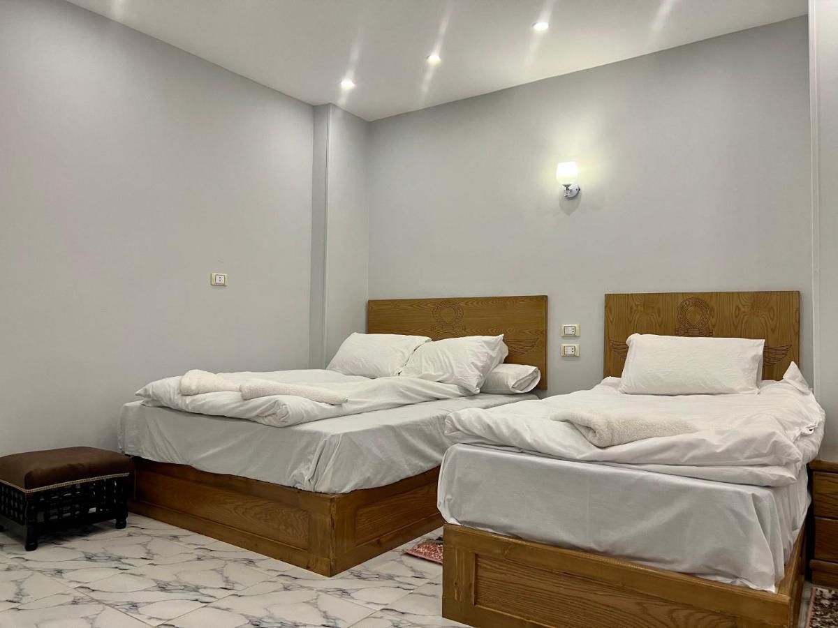 Life Pyramids Hostel *