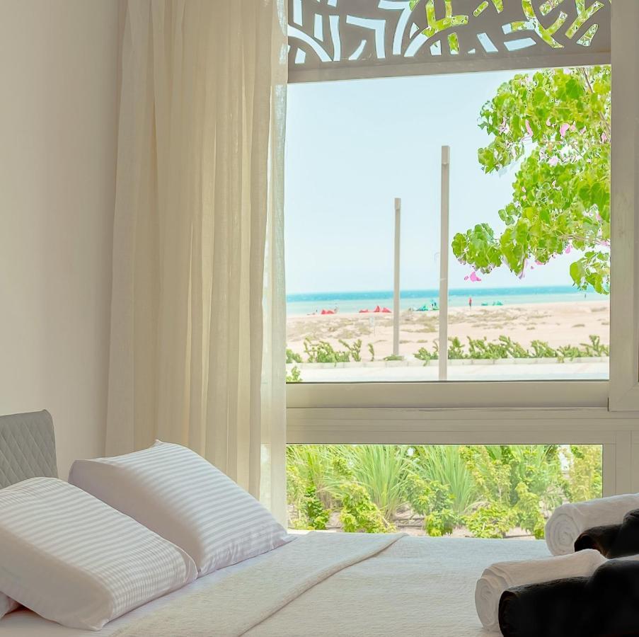 Ollystays Mangroovy Seaview 3br And Pool Free Access Apartment