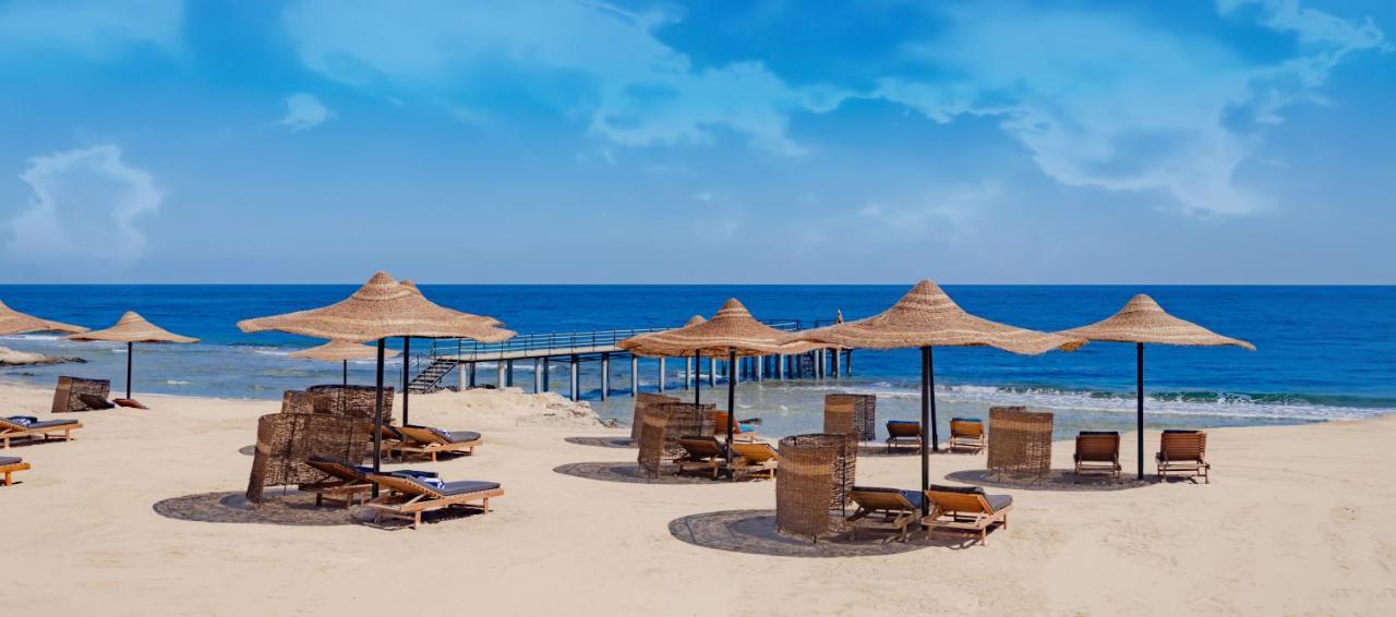 Resort Coral Hills & 4*