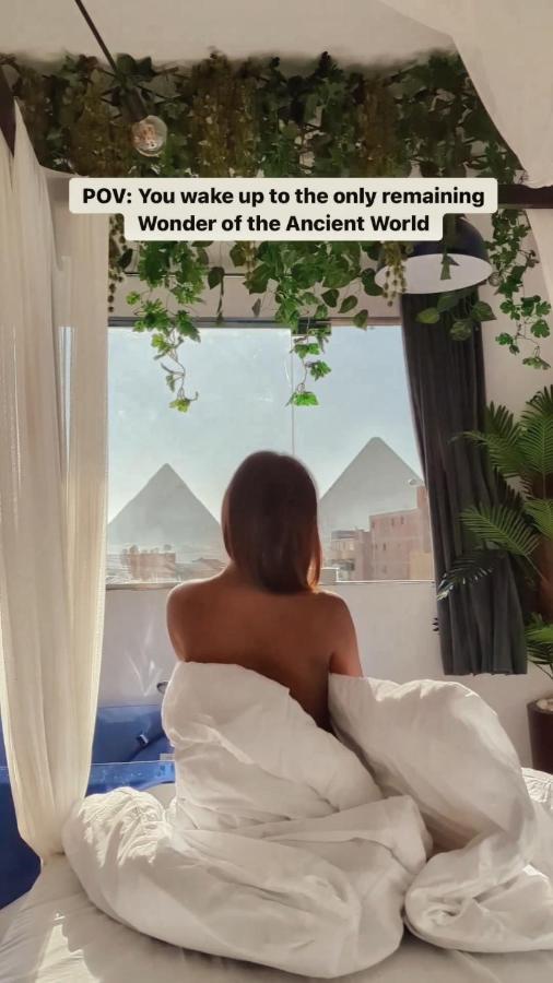 Jacuzzi Pyramids View * Cairo