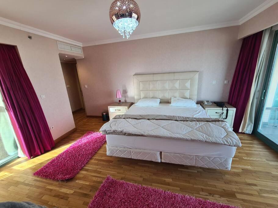 Apartment Grand Plaza San Stefano: Luxury With Mall Access