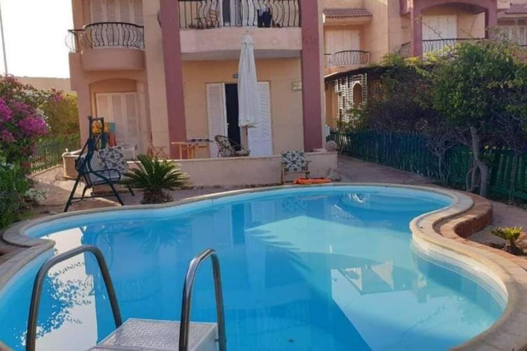 Cheerful 3-bedroom With Pool مميزة ببسين خاص