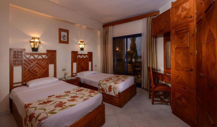 Resort Amphoras 5*