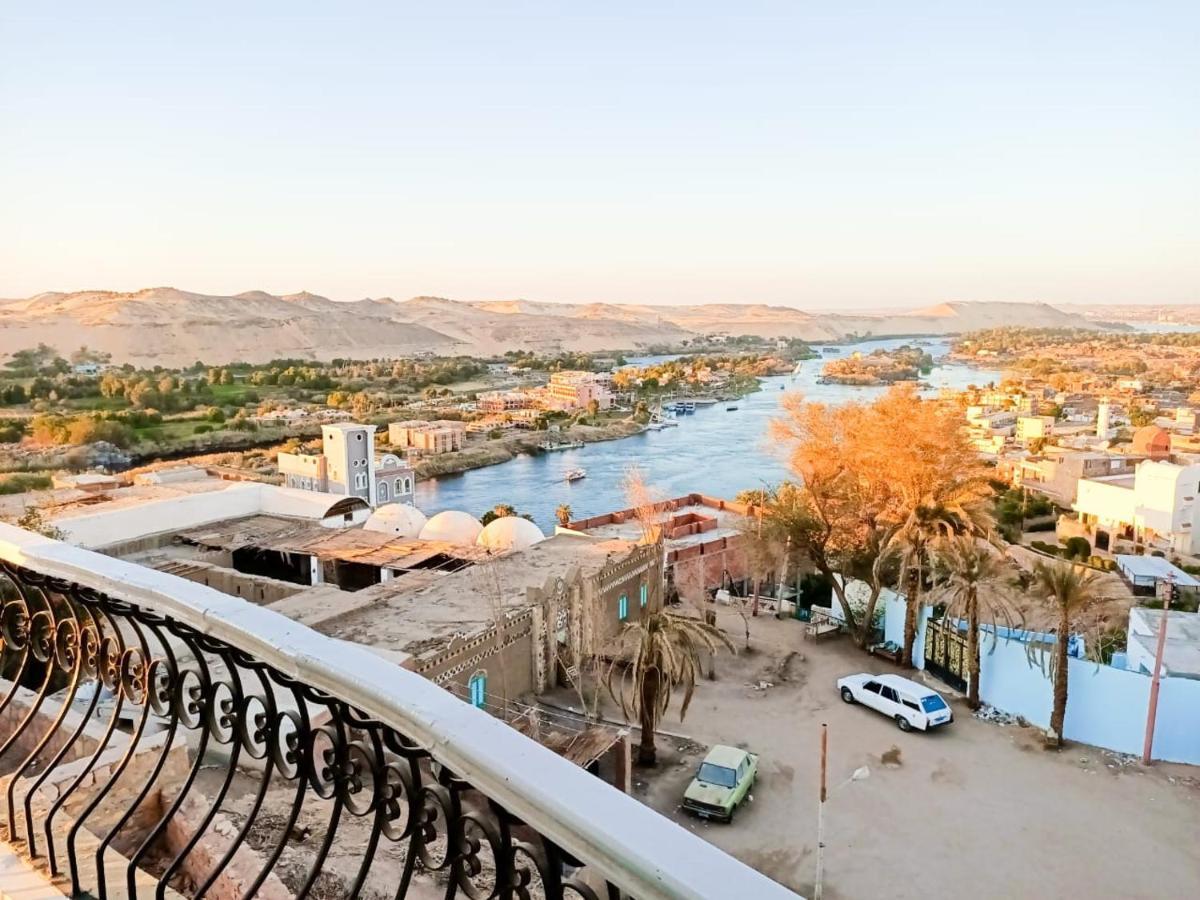 Gazde/Camere de închiriat Panoramic Looks Over Nile River Assuan