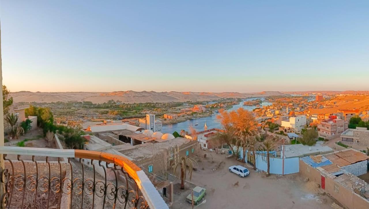 Gazde/Camere de închiriat Panoramic Looks Over Nile River Assuan