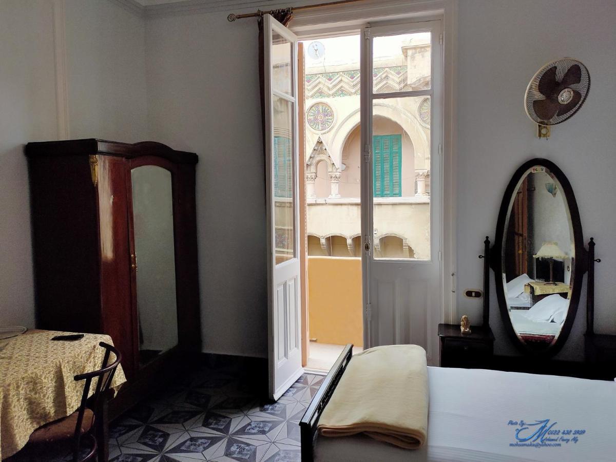 Triomphe Hostel *