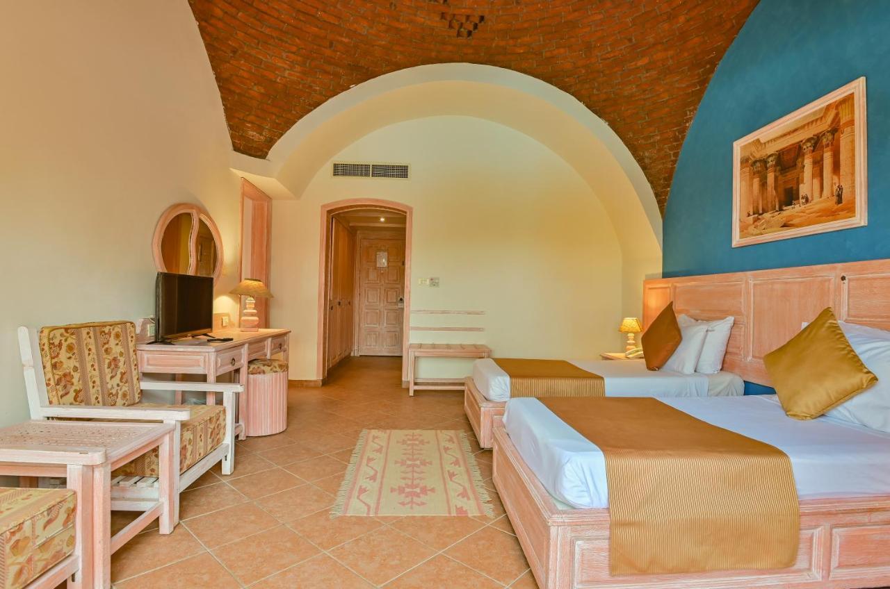 Dream Lagoon & Aqua Park 4*