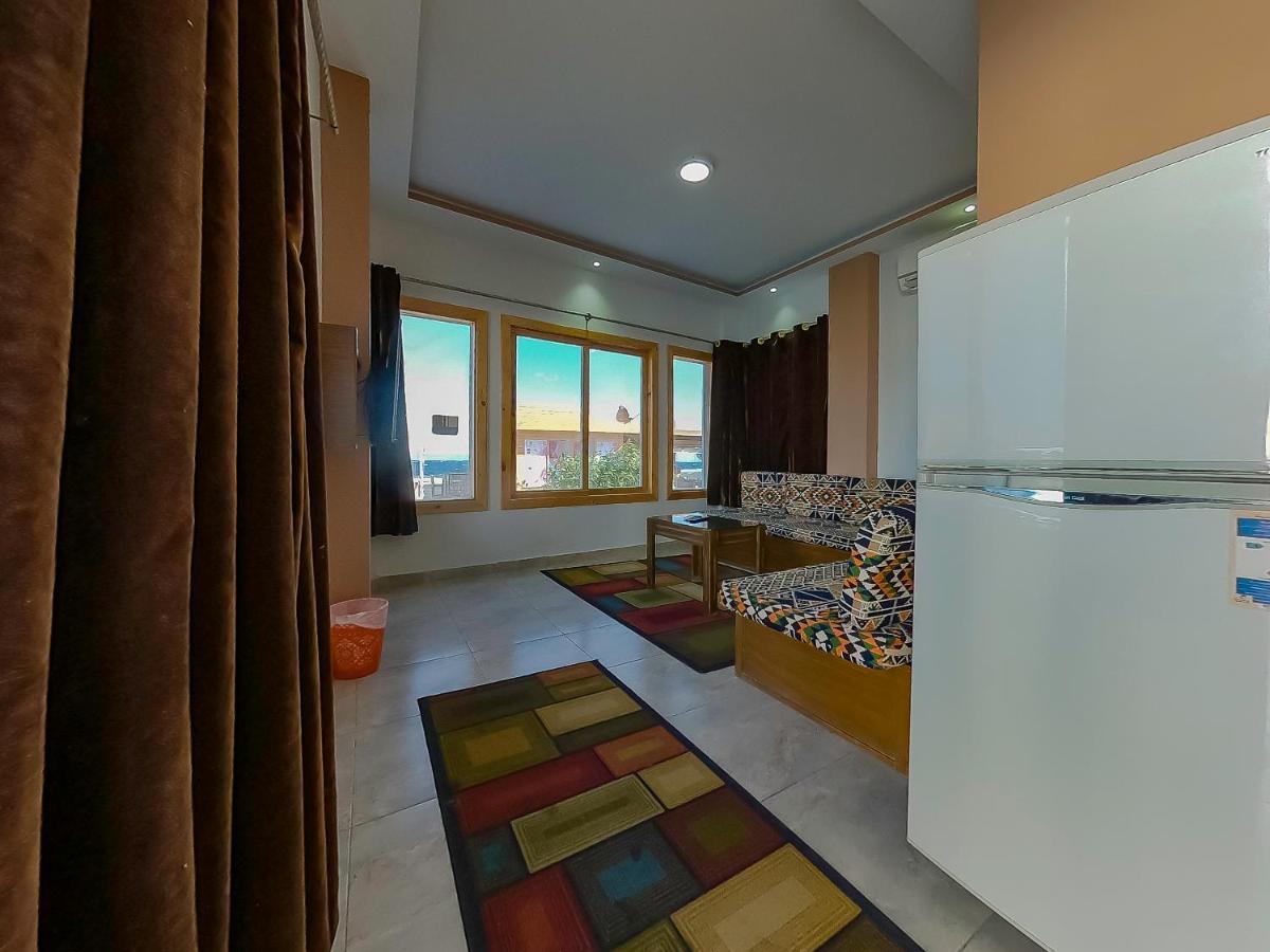 Seaview Hotel 3*