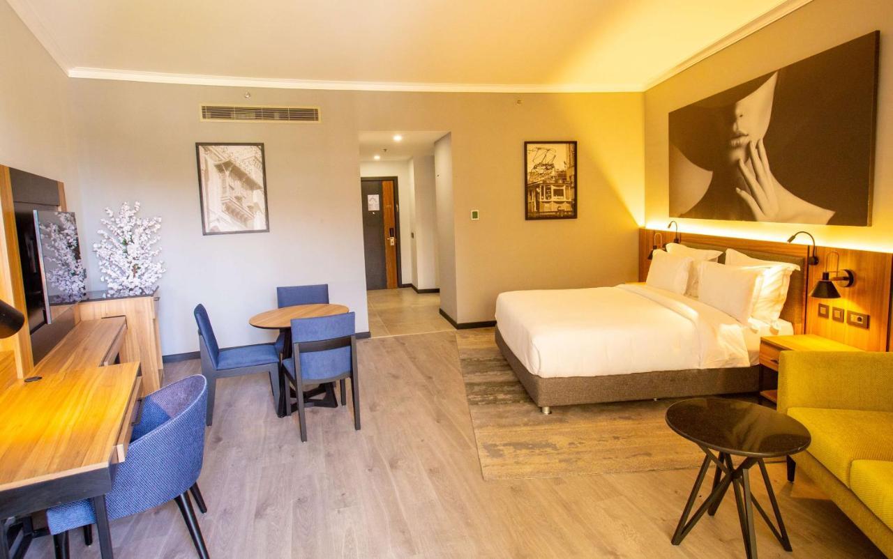 Radisson Blu & Convention Center, Hotel