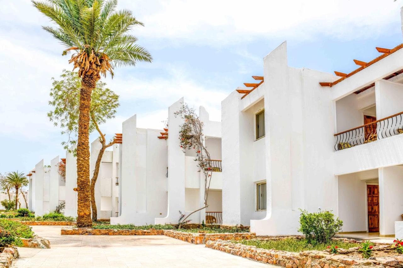 Menaville 4*