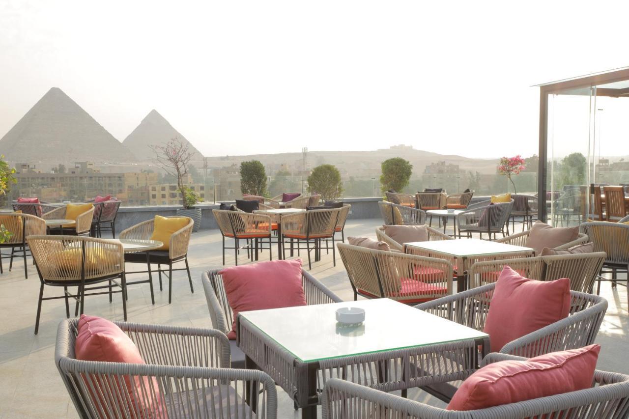 Hotel New Pyramid Front