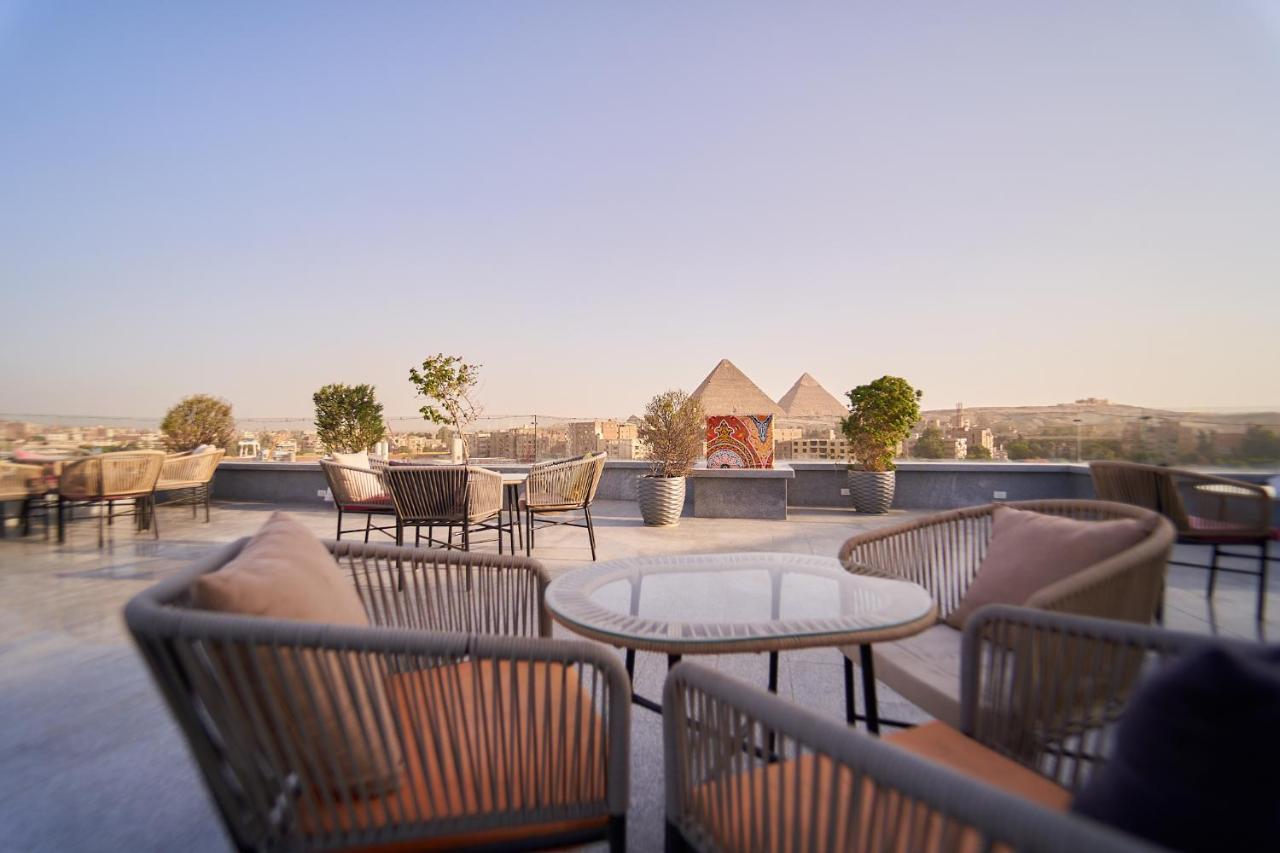 New Pyramid Front Hotel *