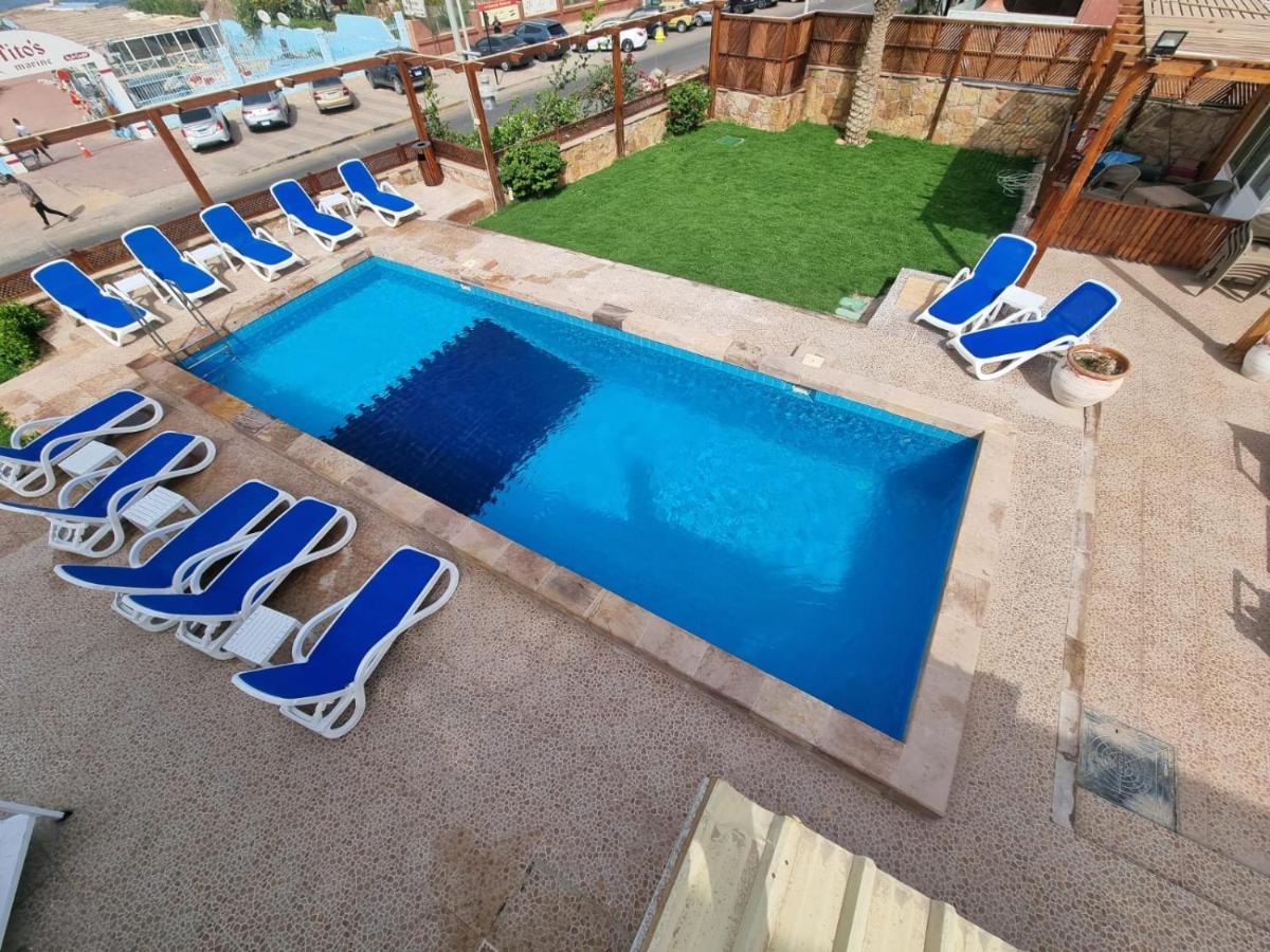Lilly Lounge And Pool For Adults Only