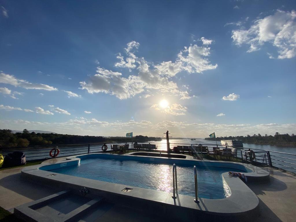 Hotel Nile Cruise To Aswan Every Monday, Thursday And Saturday And Trip To Abo Simple