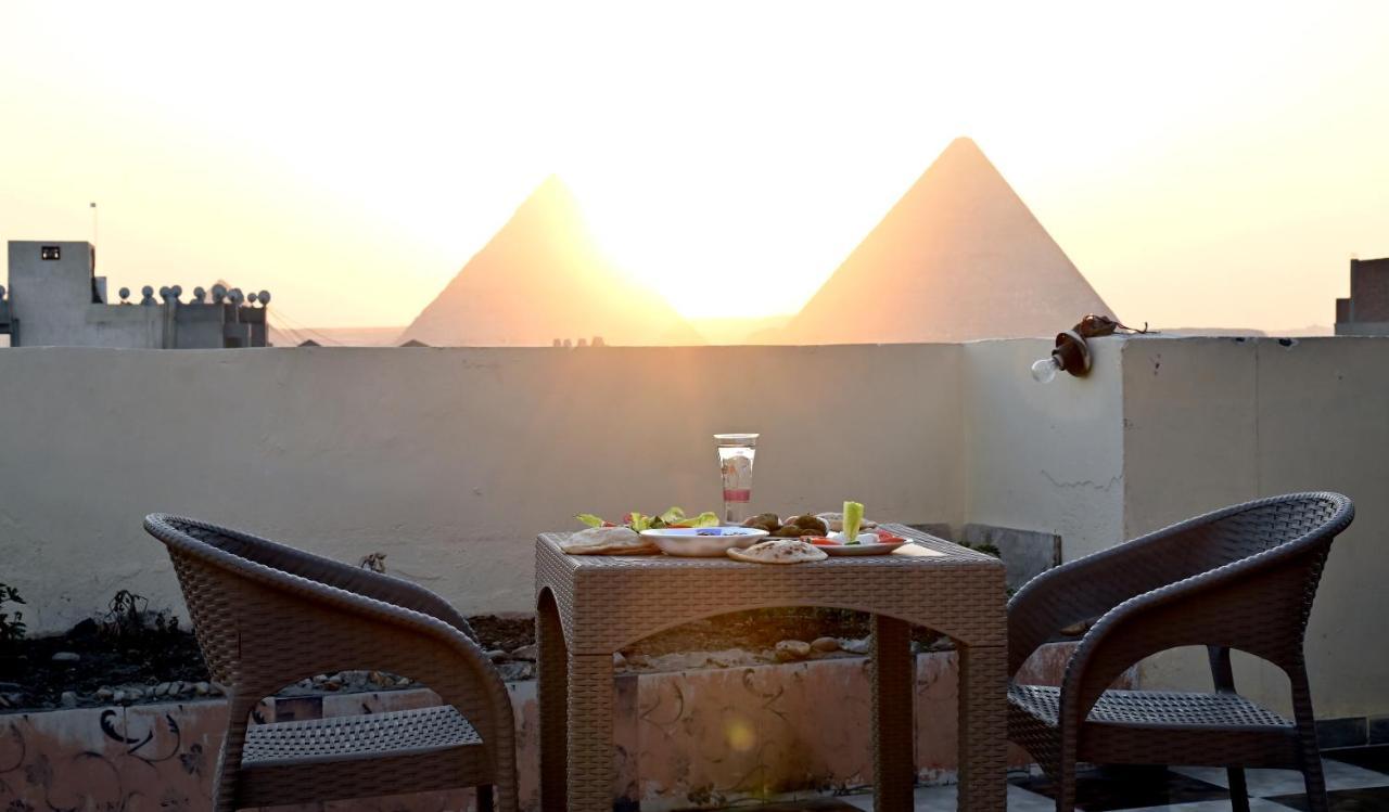 Jessy Pyramids View Nazlet el-Sîsi