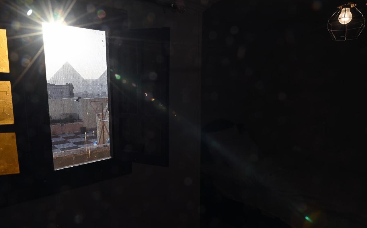Jessy Pyramids View * Nazlet el-Sîsi