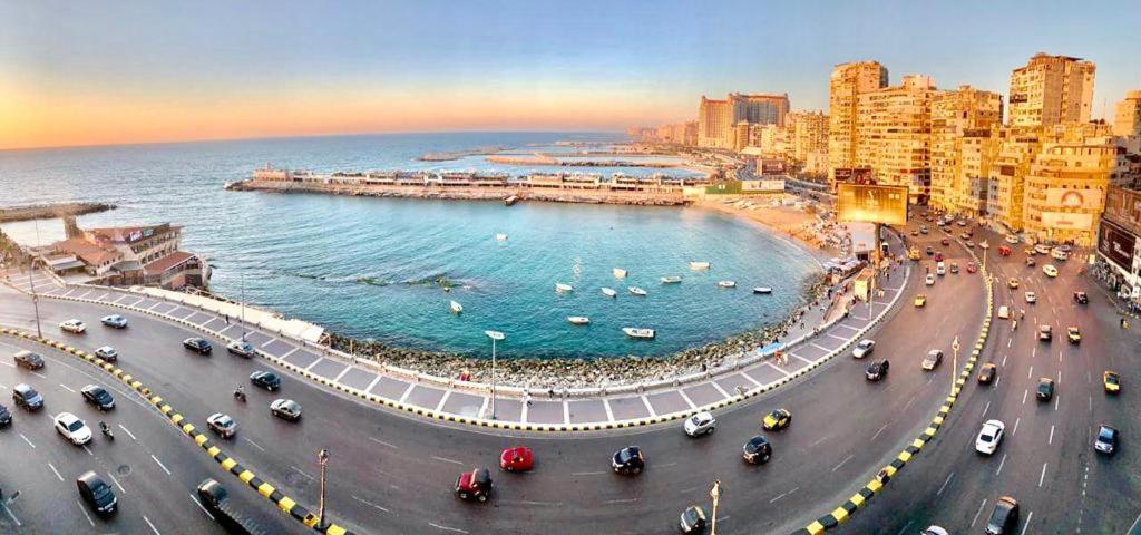 Luxury Gleem 3 Direct Sea View Apartment