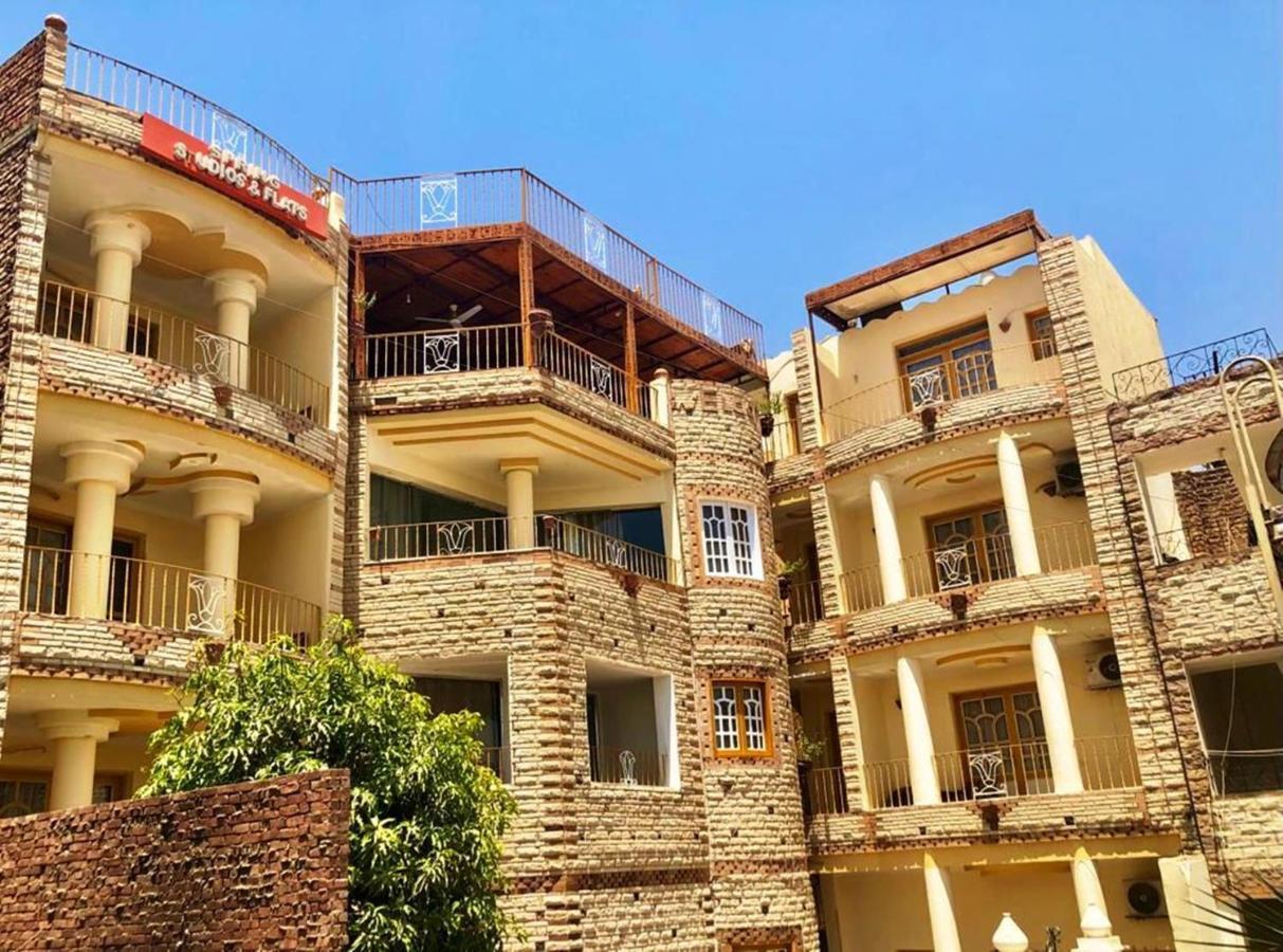 Hotel Spring