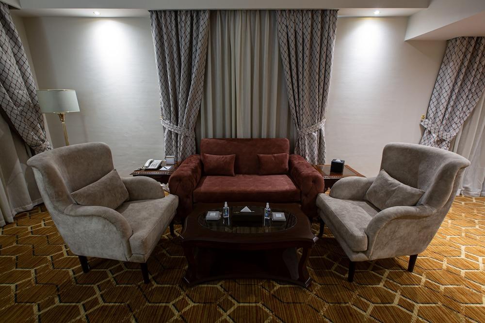 Hotel Triumph Plaza 4*