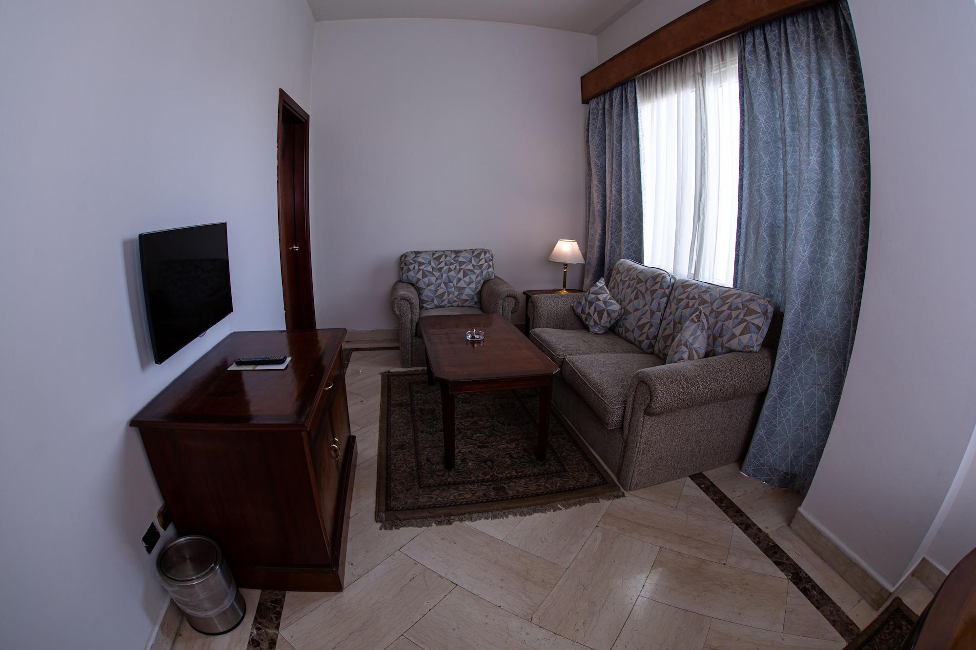 Triumph Plaza 4*